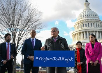 Demócratas señalan como dañina norma que limita asilo