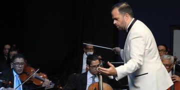 Entre batutas, atriles y partituras en El Salvador