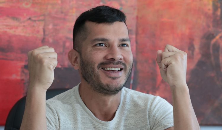 Andy Gamboa, actor y director de teatro costarricense. Foto: Jarvyn Muñoz.