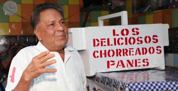 Omedo Larios es el creador de los legendarios panes chorreados. Foto: Francisco Campos.