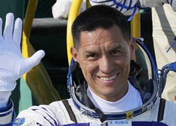 Astronautas de SpaceX Dragon entran en la Estación Espacial Internacional