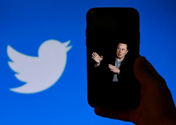 Elon Musk estima que Twitter vale $20.000 millones, menos de la mitad que al comprarla