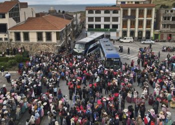 Un soldado muere ahogado y 5 desaparecen en río de Perú al huir de manifestantes