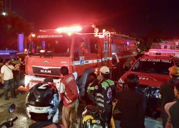 Al menos 16 muertos en incendio de un depósito de carburantes en Indonesia