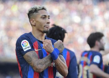 Barcelona resiste con diez su triunfo 1-0 ante el Valencia