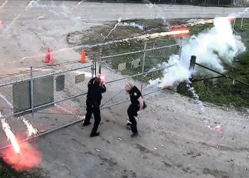 Acusan a 23 personas en EE. UU. por ataque a un centro de prácticas de la Policía