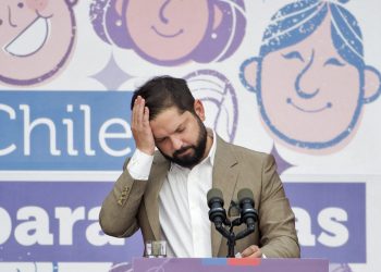 Gabriel Boric cae al 30 % en su nivel de aprobación