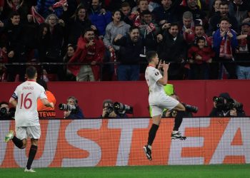 El Sevilla gana 2-1 al Almería con goles argentinos y sale del descenso