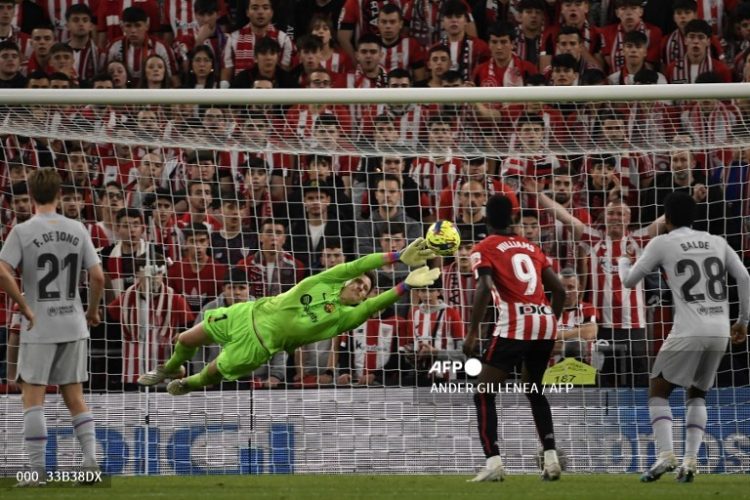 El arquero del Barcelona, Marc-André ter Stegen fue pieza clave en el triunfo que sacaron de visita ante el Athletic de Bilbao. Foto/AFP