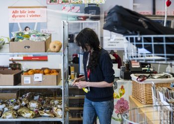 Con la inflación disparada, Suecia redescubre la pobreza