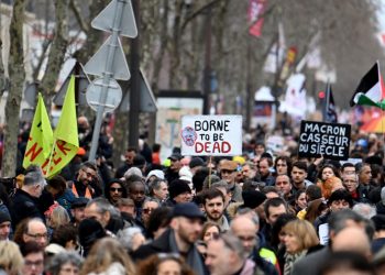 El gobierno francés enfrenta un voto clave tras las protestas por la reforma de las pensiones