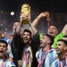 Messi es rodeado por un mar de hinchas en Argentina durante festejo en Palermo