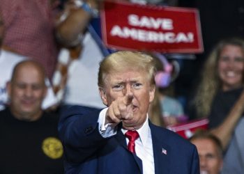 Presidente de México critica posible arresto de Donald Trump