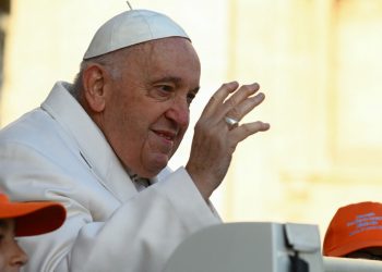 Papa Francisco condena «acto de violencia sin sentido» tras tiroteo en EE. UU.