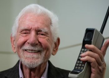Inventor del celular: «algún día los teléfonos serán como una parte de nuestro cuerpo»