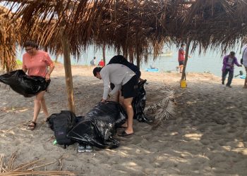 Limpian la bocana del río Lempa y playa Los Negros en Tecoluca, San Vicente