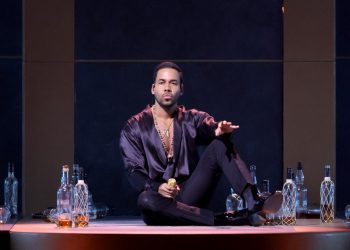 Romeo Santos sorprende con aparición en el cierre de la gira de Karol G en Puerto Rico