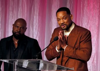 ¡Slap! Will Smith sorprende al recibir su primer premio después del escándalo en los Oscar