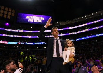 «¡Gracias, Pau!»: Los Lakers encumbran a Gasol a su panteón de leyendas