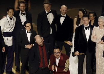 «Todo en todas partes al mismo tiempo» se alza con el Óscar a la mejor película