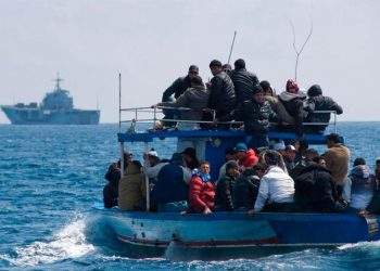 Guardacostas italianos rescatan a más de 1,300 migrantes en el Mediterráneo
