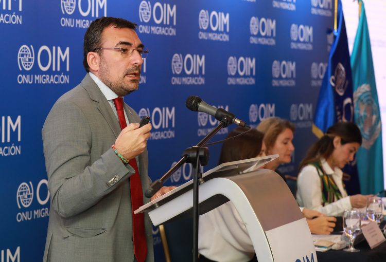 el jefe de misión de la OIM El Salvador y Honduras, Nicola Graviano, destacó el trabajo del Gobierno. Foto Diego García.