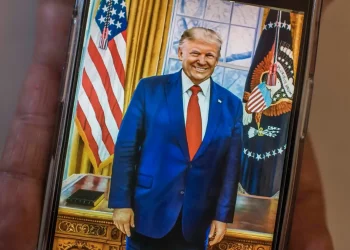 Desaparece retrato que regaló el presidente Bukele a Donald Trump