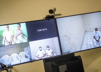 Pandilleros presos en el Cecot reciben 30 años de cárcel