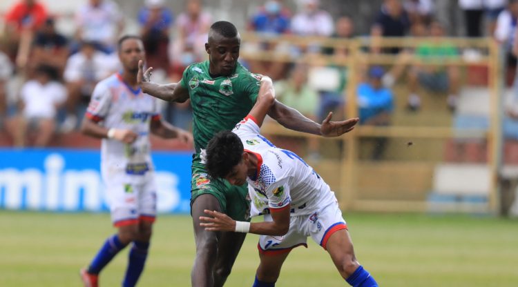 Firpo recibe al Dragón esta tarde en el Sergio Torres Rivera. Foto: Diario El Salvador.
