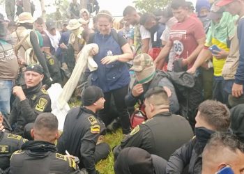 Manifestantes retienen a Policías en Colombia: Dos muertos en fuertes disturbios en Caquetá