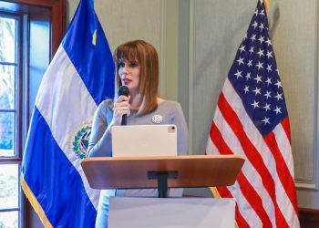 Embajadora Mayorga recibe reconocimiento en Georgia