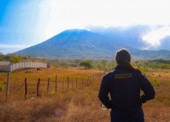Protección Civil emite advertencia en cinco municipios por actividad del volcán Chaparrastique