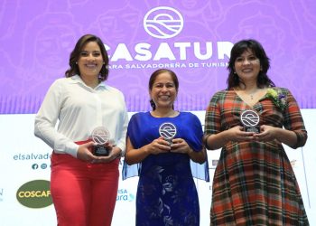 Entregan reconocimiento a funcionarias por ser «Mujeres líderes del turismo»