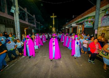Fotos: Vía Crucis atraviesa la calle de La Amargura totalmente despejada tras años llena de ventas