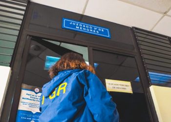 Juzgado ordena que adolescente que apuñaló a compañero de clases reciba tratamiento de salud mental