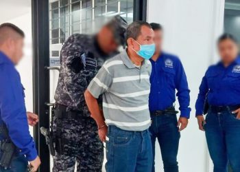 Fiscalía entrega a trailero requerido en Guatemala por la muerte de 12 personas