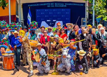 Ministerio de Cultura beneficia con vestuario e indumentaria a grupos de la región nonualca
