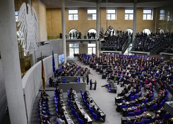 La cámara baja alemana avala la reducción de escaños