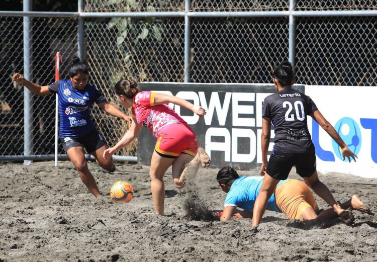 San Marcelino se impuso a Corral de Mulas y lidera el grupo B femenino. Foto: Indes