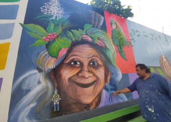 Pintores plasman en murales la historia de Santiago de María