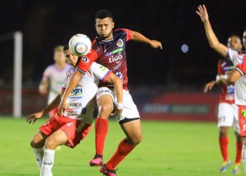 Octavio Zambrano, entrenador de FAS: «Cuando Blackburn se ponga en el peso ideal, creo que vamos a ver a un gran jugador»