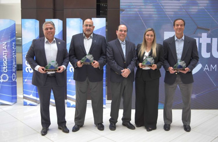 Representantes de Banco Cuscatlán, Holcim y AES dieron a conocer la iniciativa ante medios de comunicación.