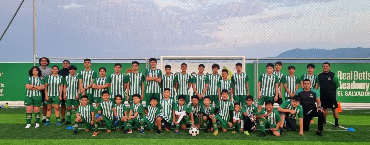 Representantes de Coaspae y el Betis español, han puesto en marcha desde el año anterior un convenio de cooperación en materia deportiva y administrativa. Fotos/ Cortesía Coaspae