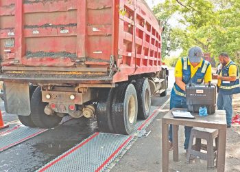 El Viceministerio de Transporte infraccionó a 38 transportistas de carga en la zona oriental