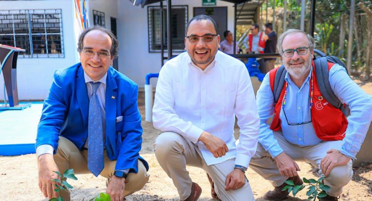 Las mejoras en
el sistema de
abastecimiento
fueron inauguradas
ayer por las
autoridades.