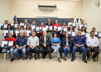 Gobierno de El Salvador inicia entrega de $150,000 para capital semilla a productores 