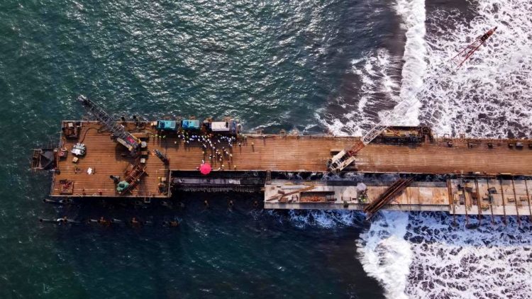 El nuevo muelle turístico será uno de los nuevos atractivos de La Libertad. Tiene una longitud de 110 metros y cuenta con más de 100 pilotes. Foto / Diario El Salvador.