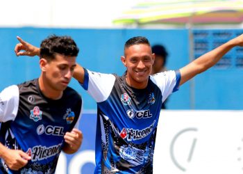 Jason Urbina hechizó a la UES en la arena de la Liga de Fútbol Playa