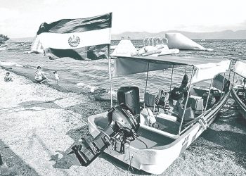 Guerra a las maras en El Salvador reactivó el turismo en el lago de Ilopango