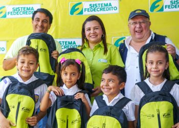 SISTEMA FEDECRÉDITO dona 700 mochilas a centros escolares